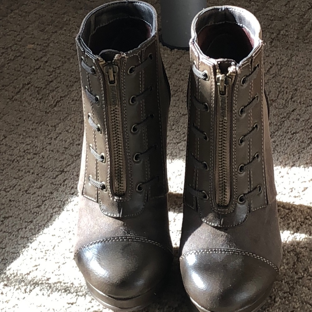 Size 6 ankle high boots